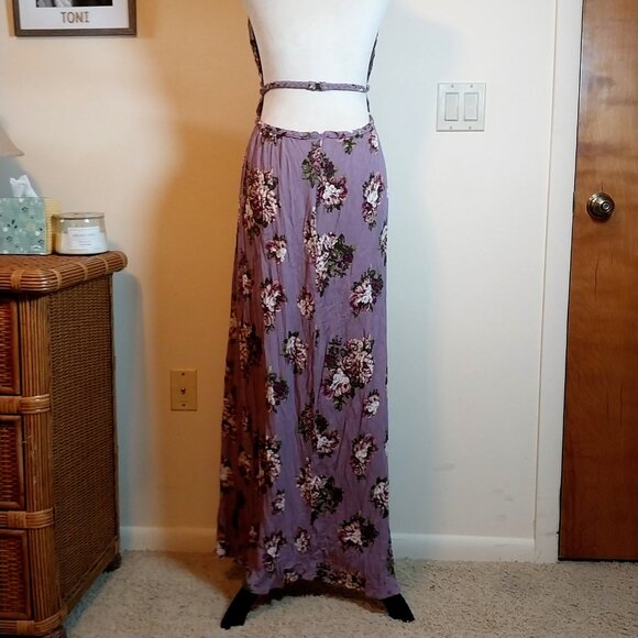 ILLA ILLA DEEP V HALTER NECK BACK OUT LAVENDER FLORAL PRINT SIZE L MAXI DRESS - Picture 7 of 11